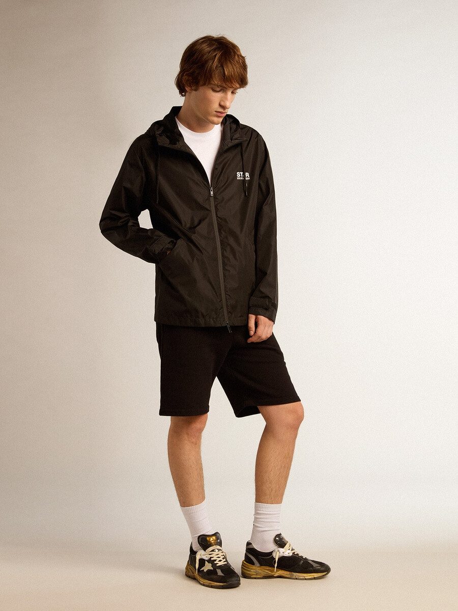 schwarze herren-windjacke