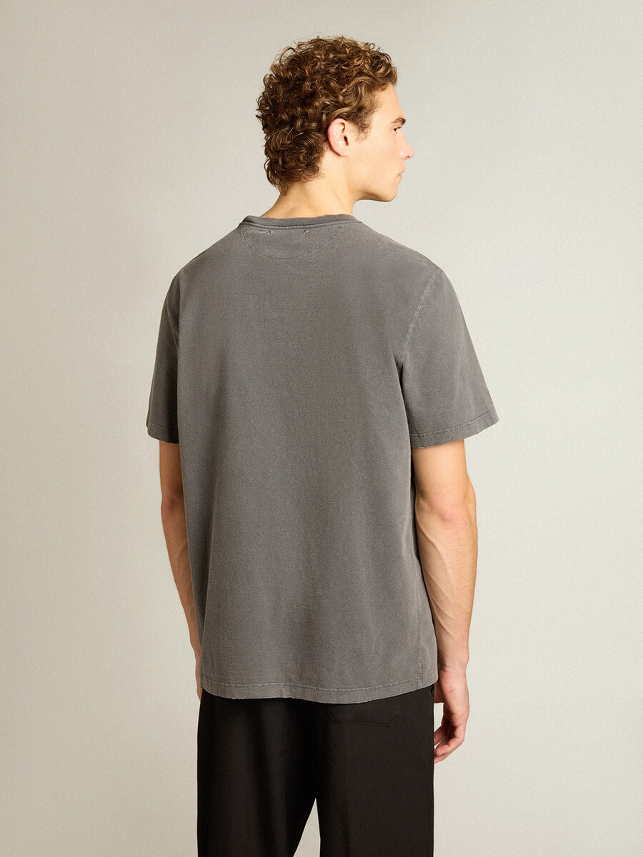 anthrazitgraues herren-t-shirt mit used-look