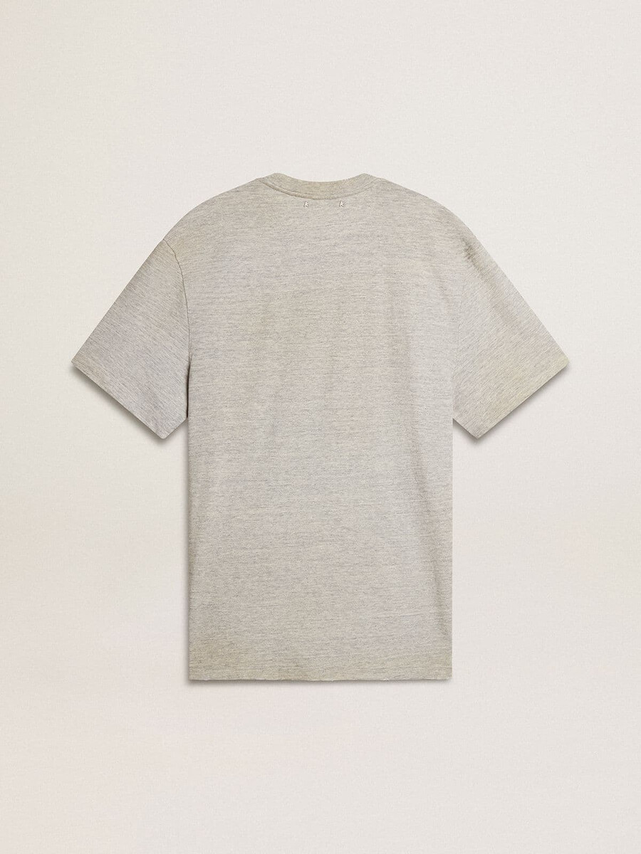 graues herren-t-shirt im vintage-stil mit aufdruck auf der vorderseite