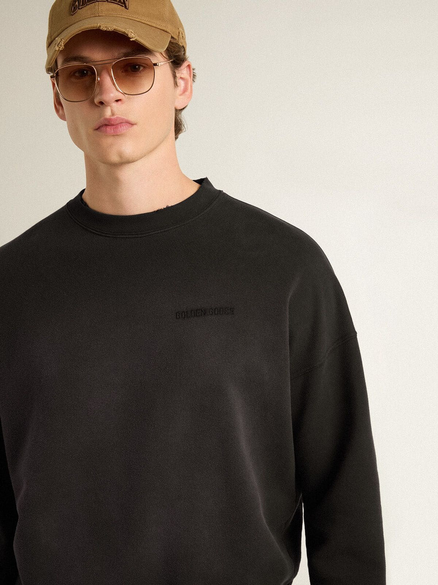 unisex-sweatshirt aus verwaschenem schwarzem baumwollstoff mit logostickerei