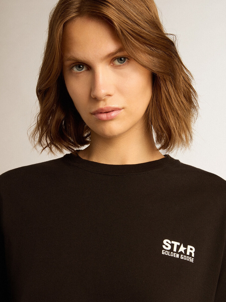 t-shirt aus der black star collection mit kontrastierendem weißen logo und stern