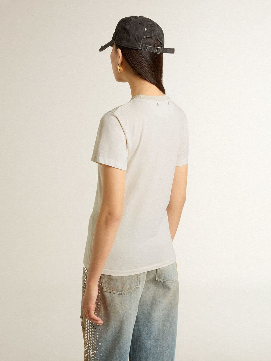 weißes damen-t-shirt mit aufdruck auf der vorderseite