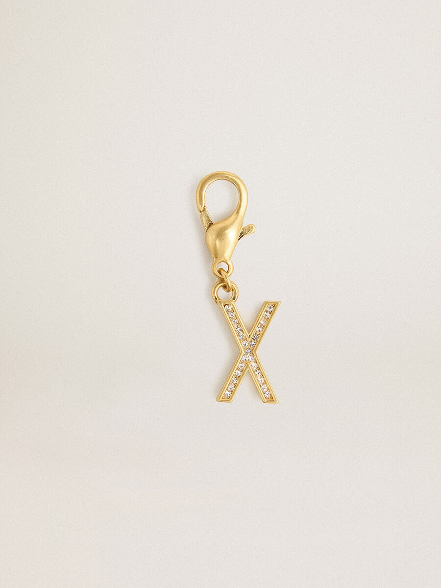 anhänger in form des buchstabens x aus goldfarbenem messing mit kristallen
