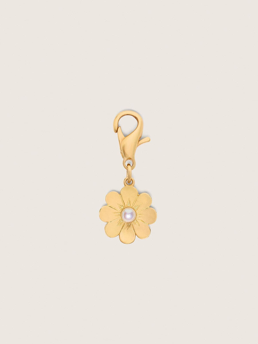 gänseblümchen-anhänger aus goldfarbenem messing