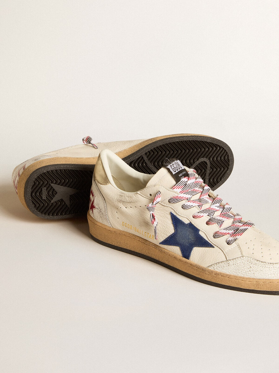 ball star herrenschuh aus nappaleder mit blauem wildlederstern und fersenlasche aus platinleder.