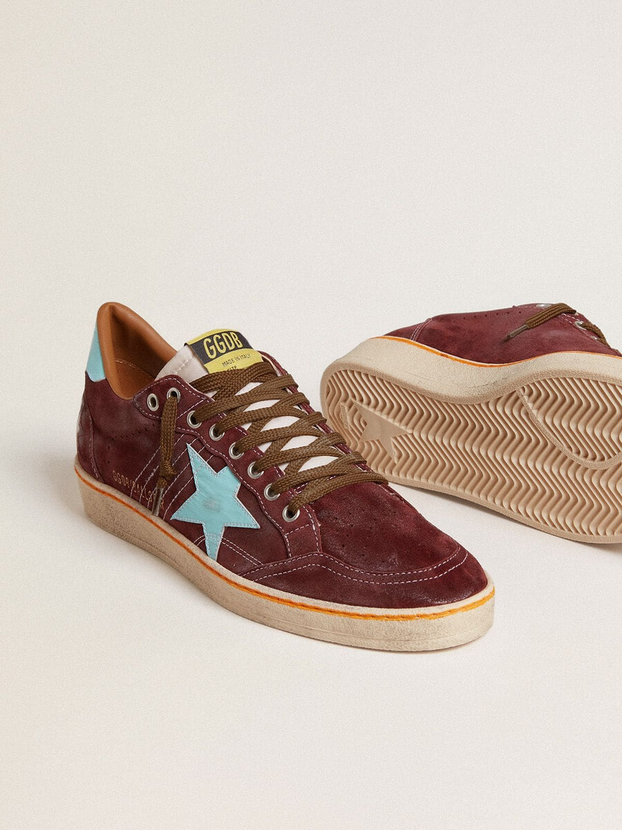 herren-ballstar aus dunkelrotem wildleder mit hellblauem stern und fersenlasche