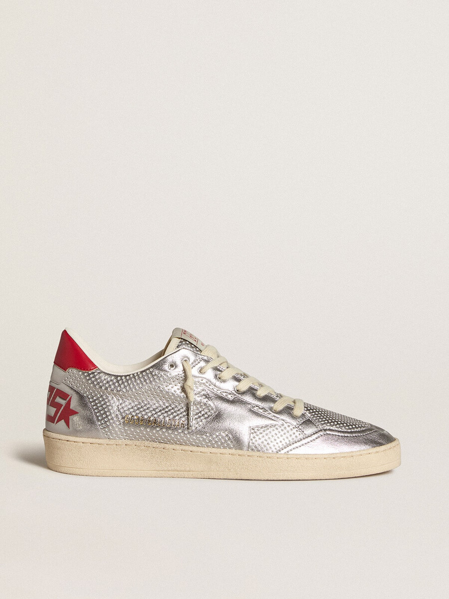 biobasierter ball star in metallic-silber mit silbernem stern und roter fersenlasche