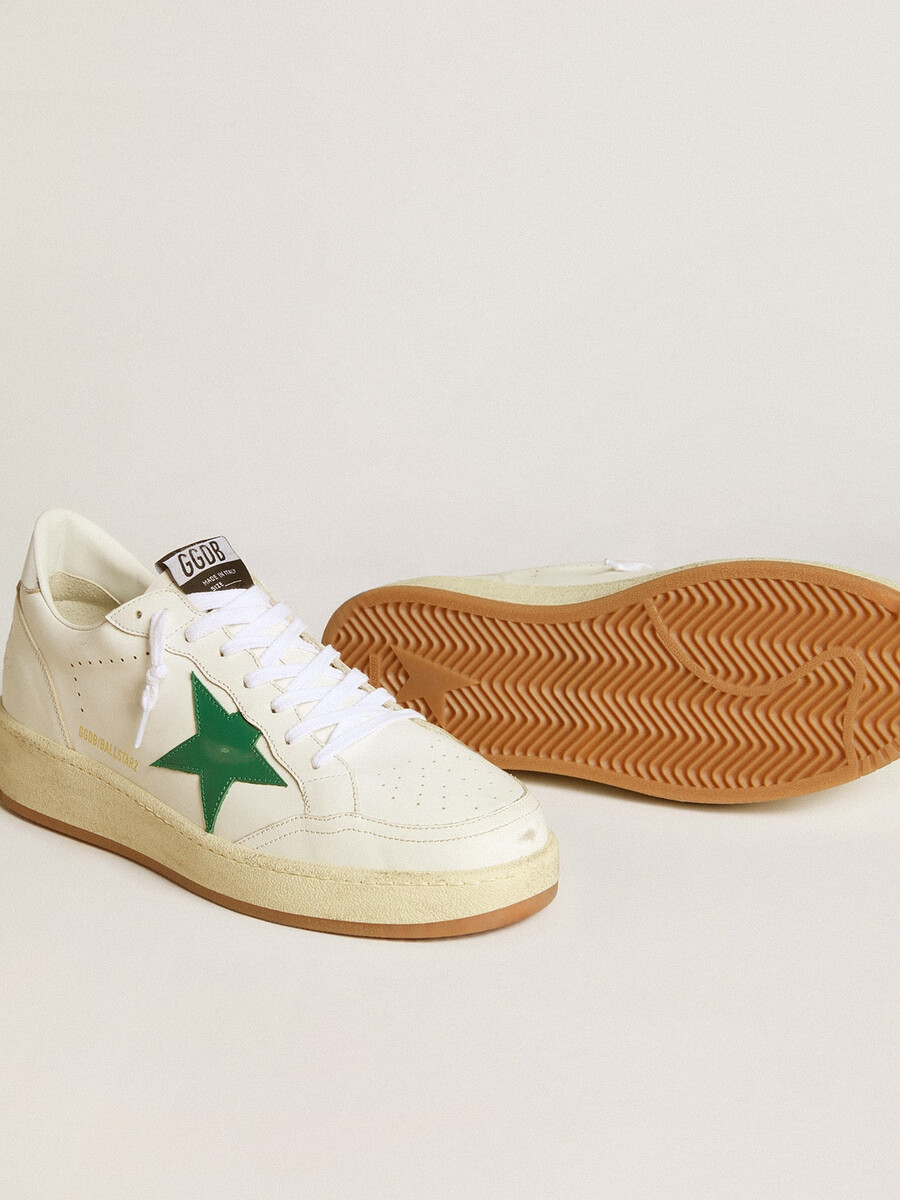 herren-ballstar mit grünem lederstern und fersenlasche aus metallic-leder