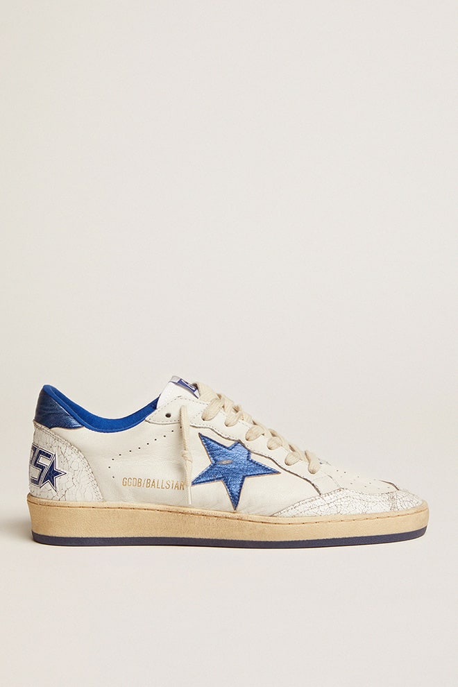 damen-ball star aus weißem nappaleder mit leuchtend blauem metallic-lederstern und fersenlasche