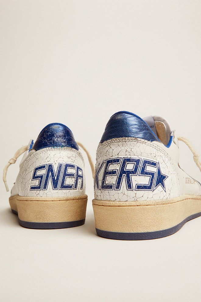 damen-ball star aus weißem nappaleder mit leuchtend blauem metallic-lederstern und fersenlasche