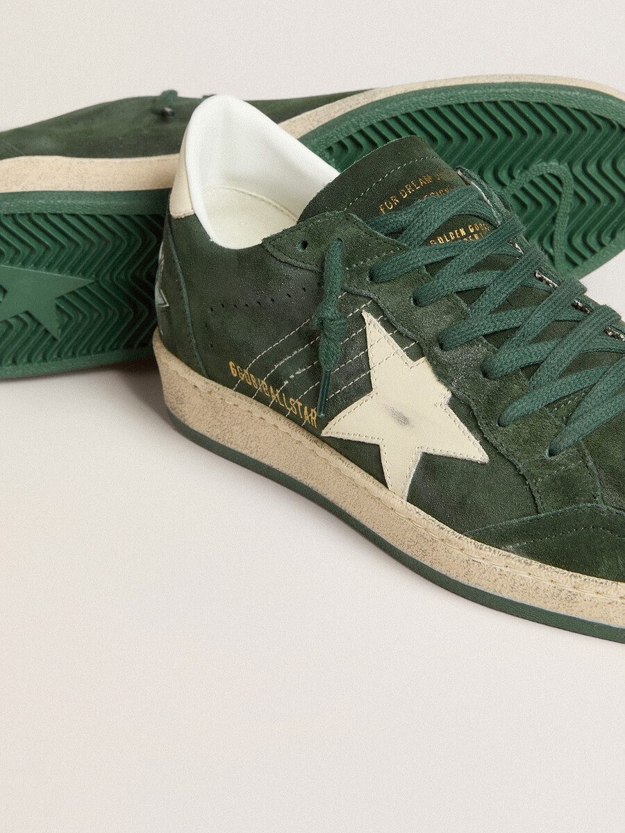 ball star damenschuh aus grünem wildleder mit weißem lederstern und fersenlasche
