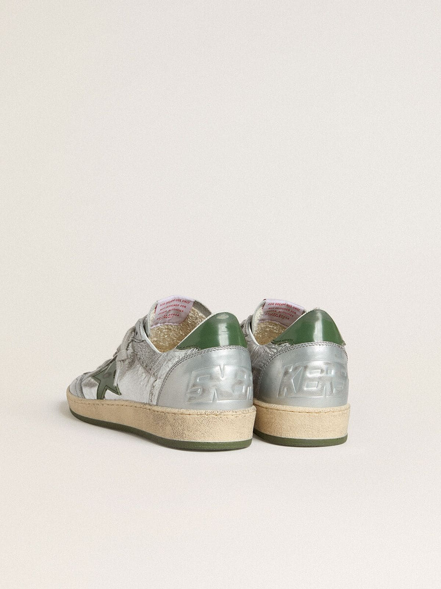 damen-ballstar aus silbernem nylon mit grünem lederstern und fersenlasche