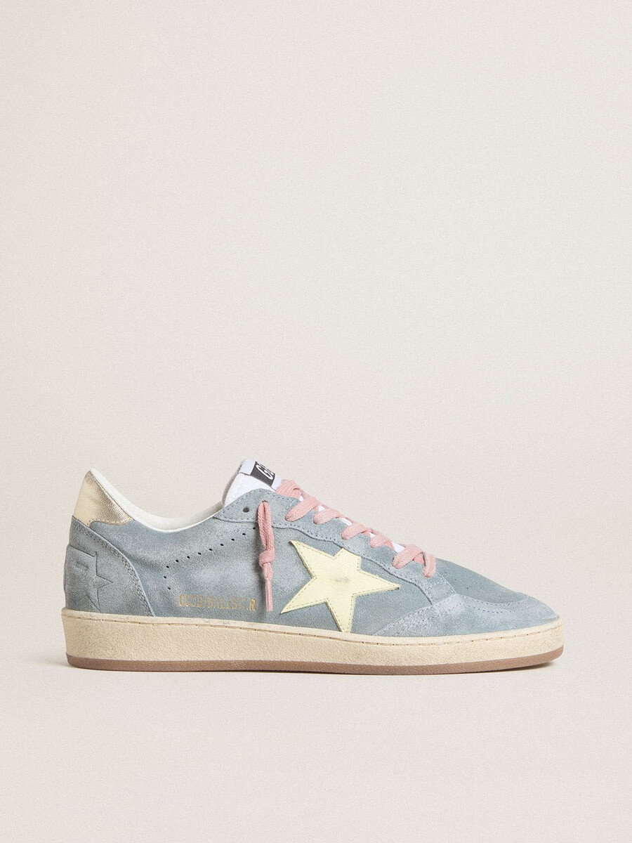 damen-ballstar aus hellblauem wildleder mit cremefarbenem lederstern