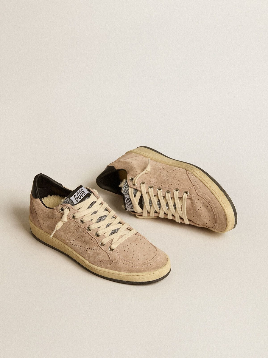 ball star ltd damenschuh aus puderrosa wildleder mit swarovski-kristallzunge und shearling-futter