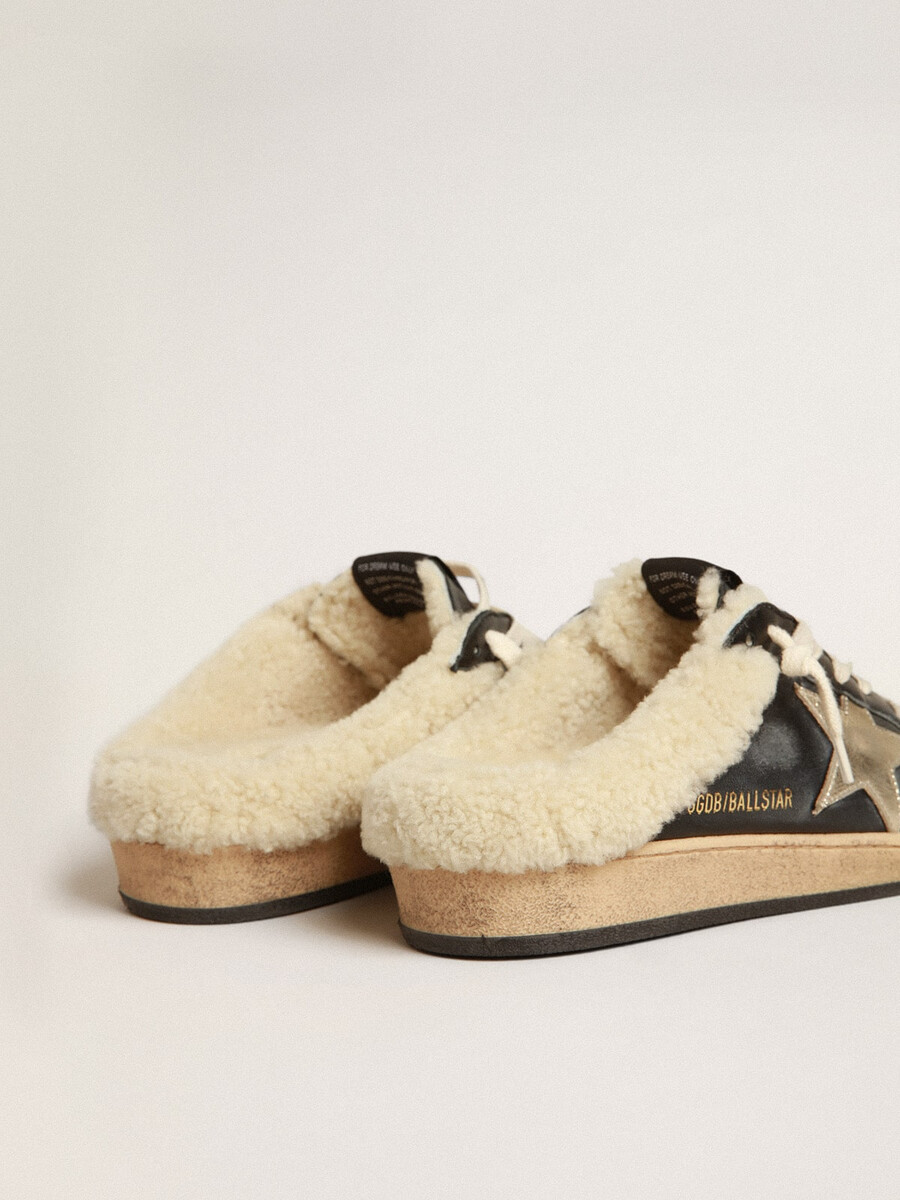 ball star sabots aus nappaleder mit platinstern und shearling-futter