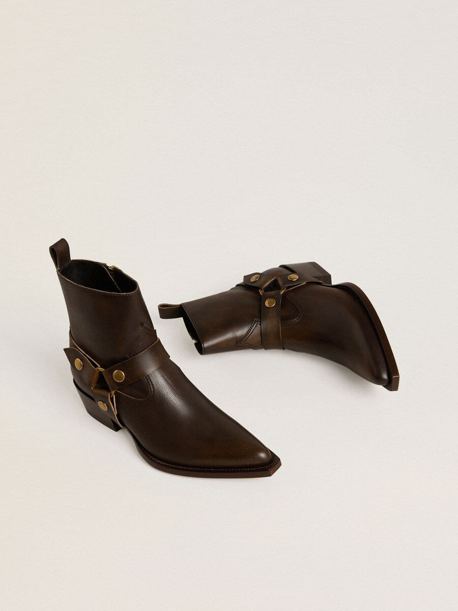 niedrige debbie-stiefel aus dunkelbraunem leder mit abnehmbarer schnalle