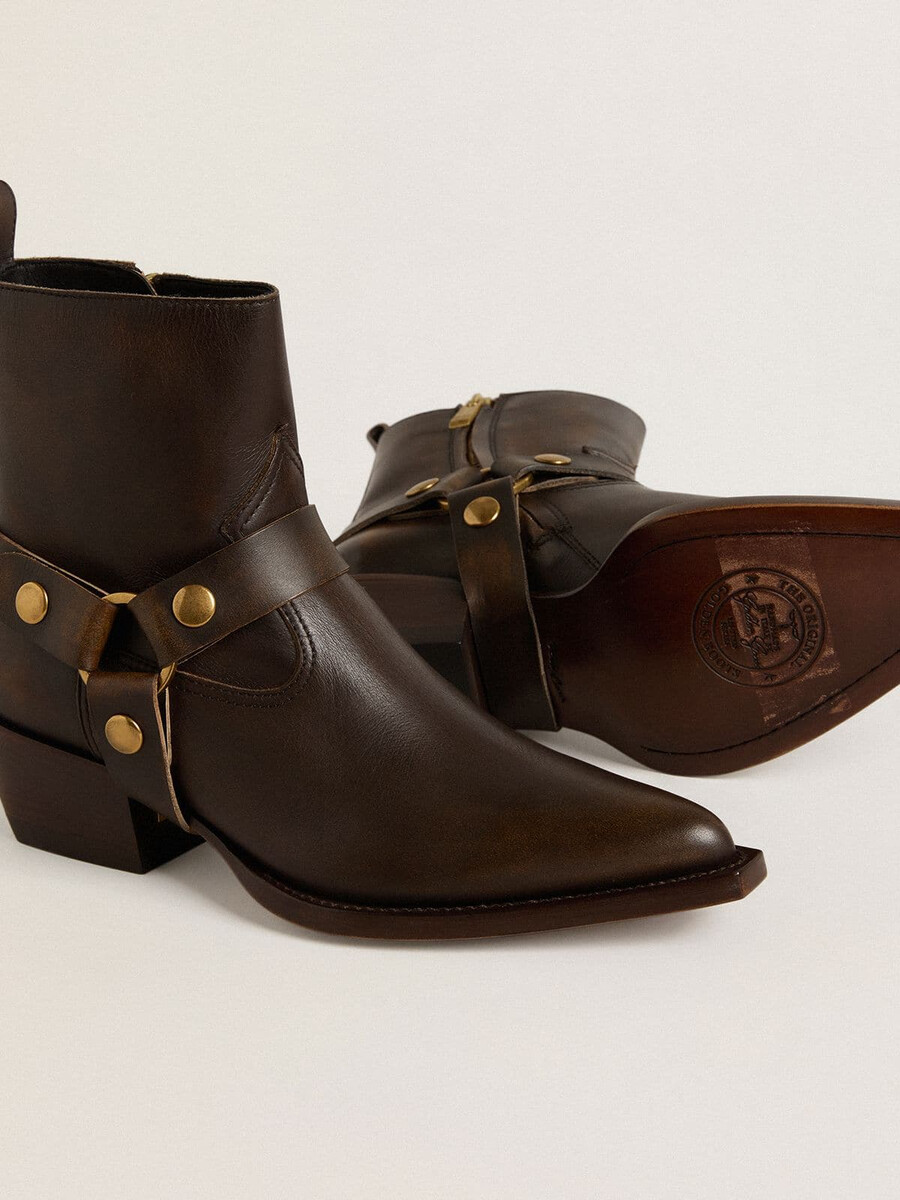 niedrige debbie-stiefel aus dunkelbraunem leder mit abnehmbarer schnalle