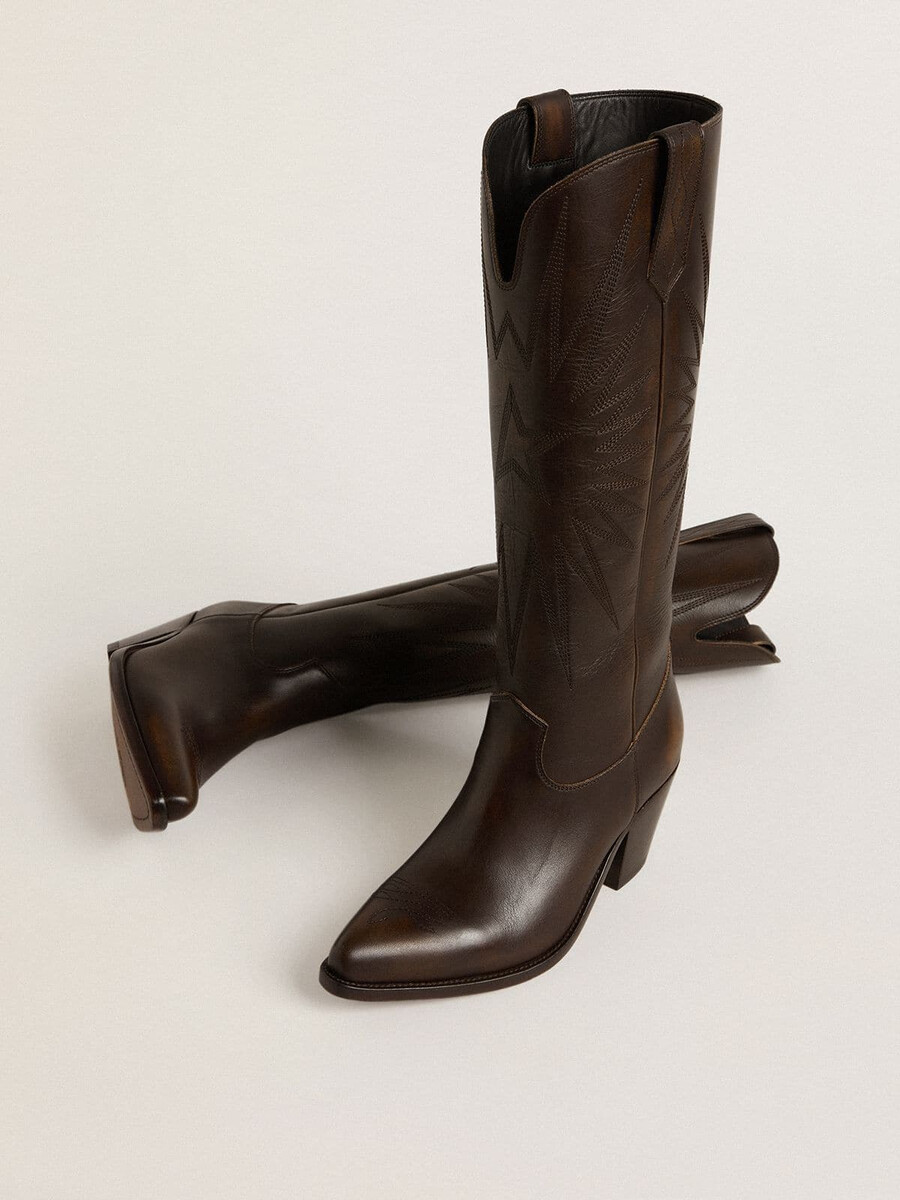 wish star stiefel aus dunkelbraunem leder mit ton-in-ton gesticktem stern