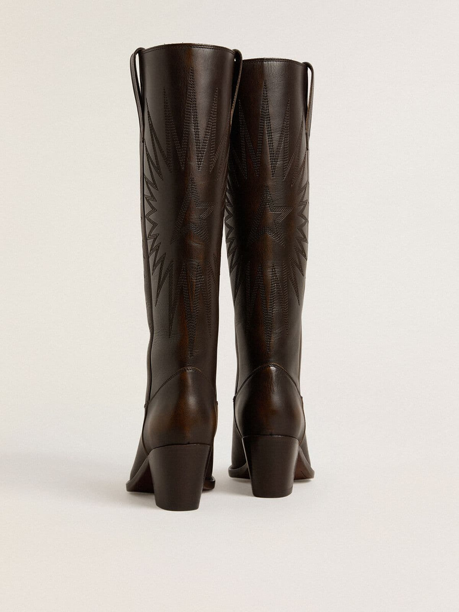 wish star stiefel aus dunkelbraunem leder mit ton-in-ton gesticktem stern