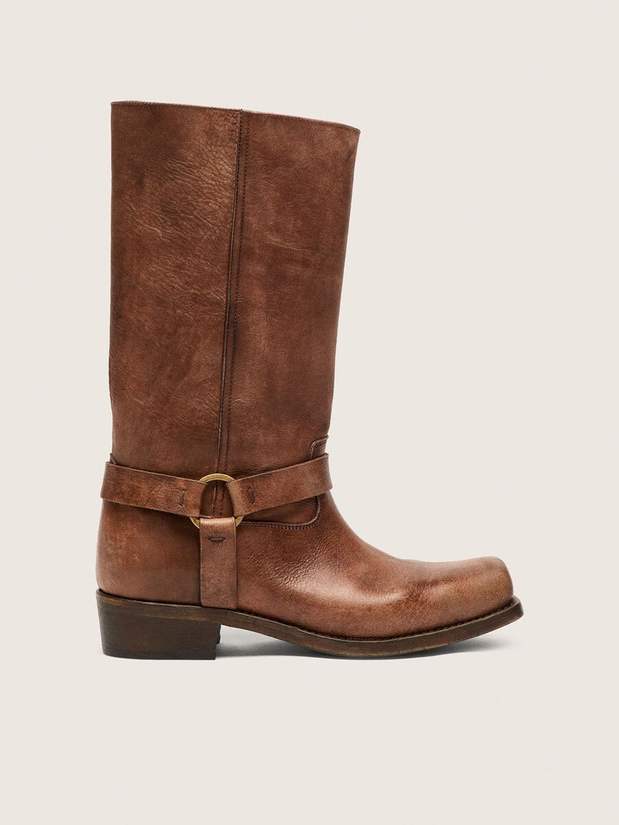 hohe bikerstiefel für damen aus braunem leder mit riemen und antikgoldfarbener schnalle