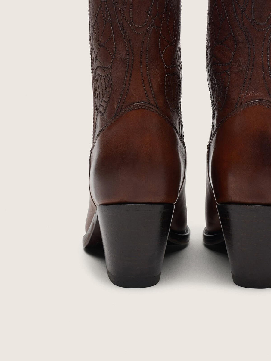 hohe damenstiefel „wish star aus braunem leder mit blumenstickerei