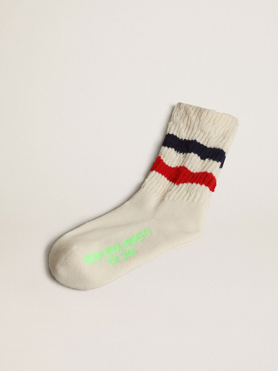 socken aus weißer baumwolle im used-look mit roten und marineblauen streifen