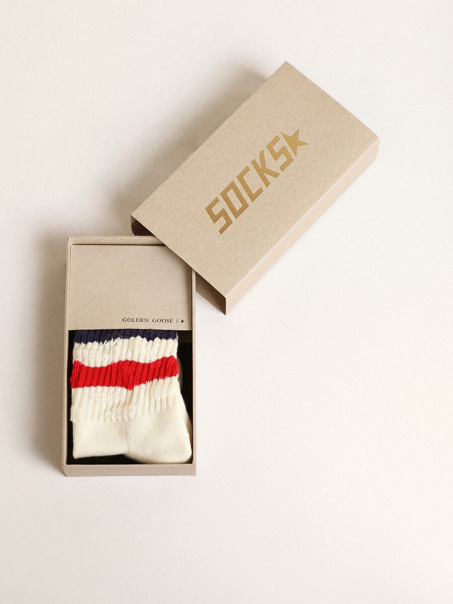 socken aus weißer baumwolle im used-look mit roten und marineblauen streifen