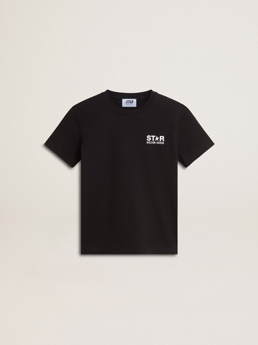 schwarzes t-shirt mit kontrastierendem weißen logo auf der vorderseite und großem stern auf der rückseite.