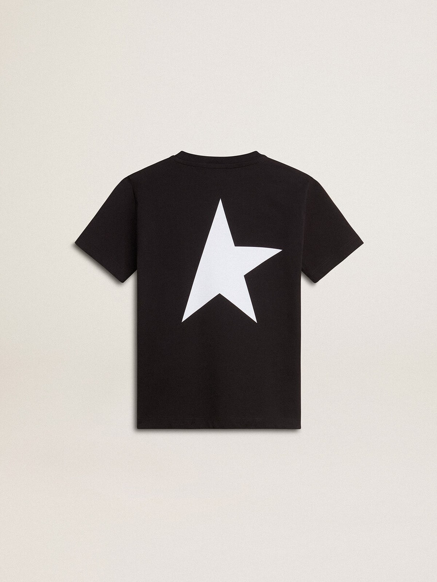 schwarzes t-shirt mit kontrastierendem weißen logo auf der vorderseite und großem stern auf der rückseite.
