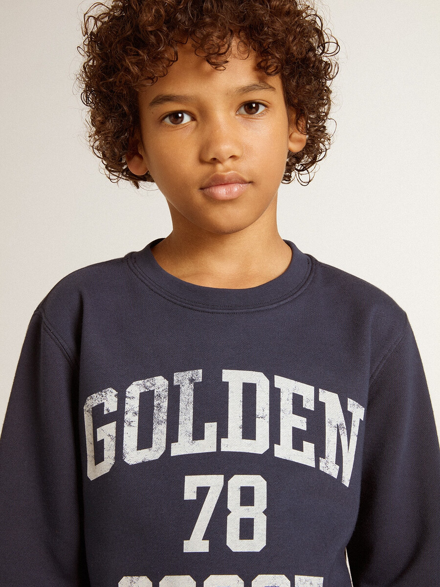 dunkelblaues sweatshirt für jungen mit weißem aufdruck