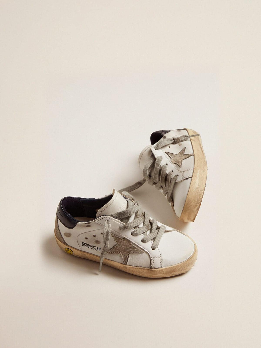 junior super-star mit grauem wildlederstern und blauer fersenlasche