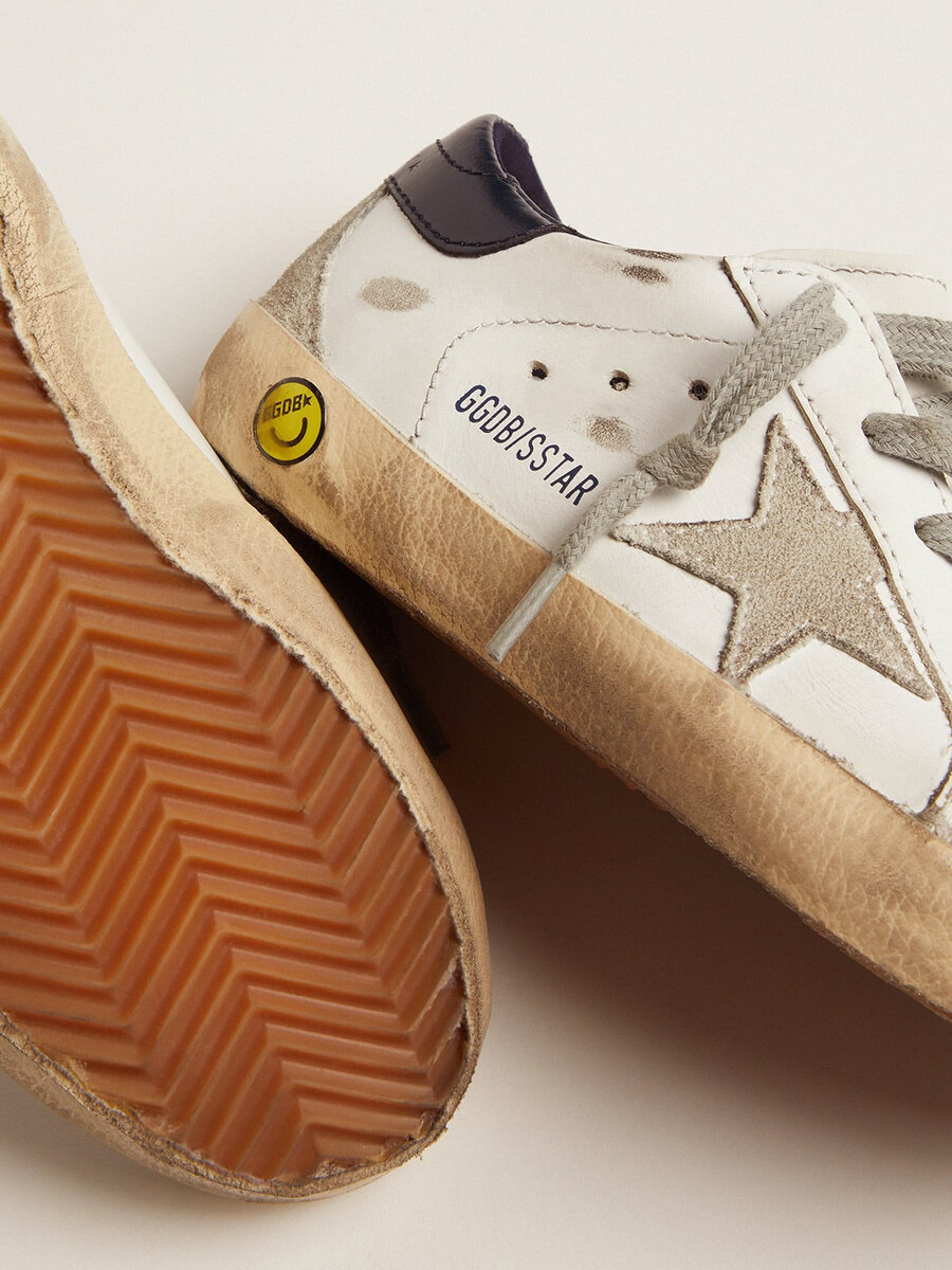 junior super-star mit grauem wildlederstern und blauer fersenlasche