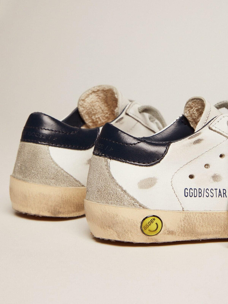 junior super-star mit grauem wildlederstern und blauer fersenlasche