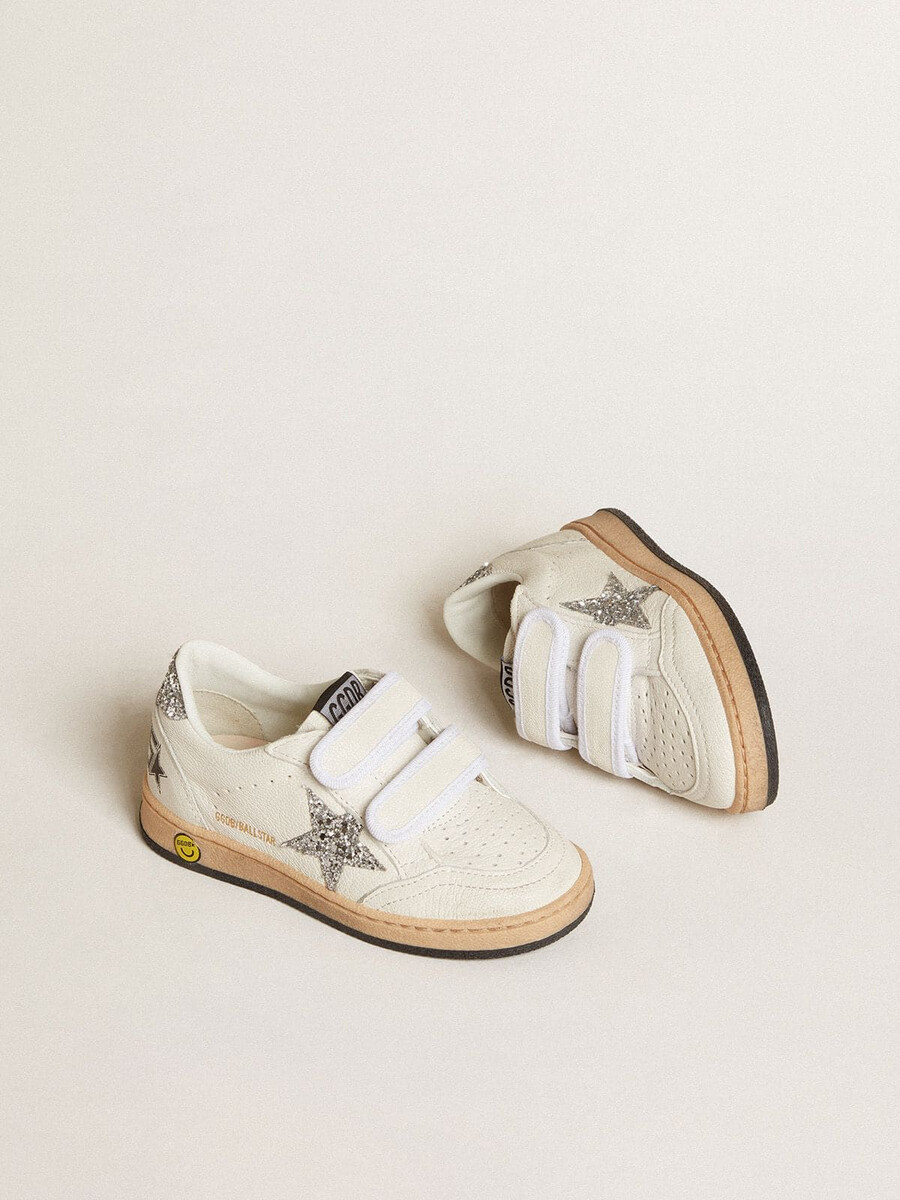 young ball star aus nappaleder mit silbernem glitzerstern und fersenlasche