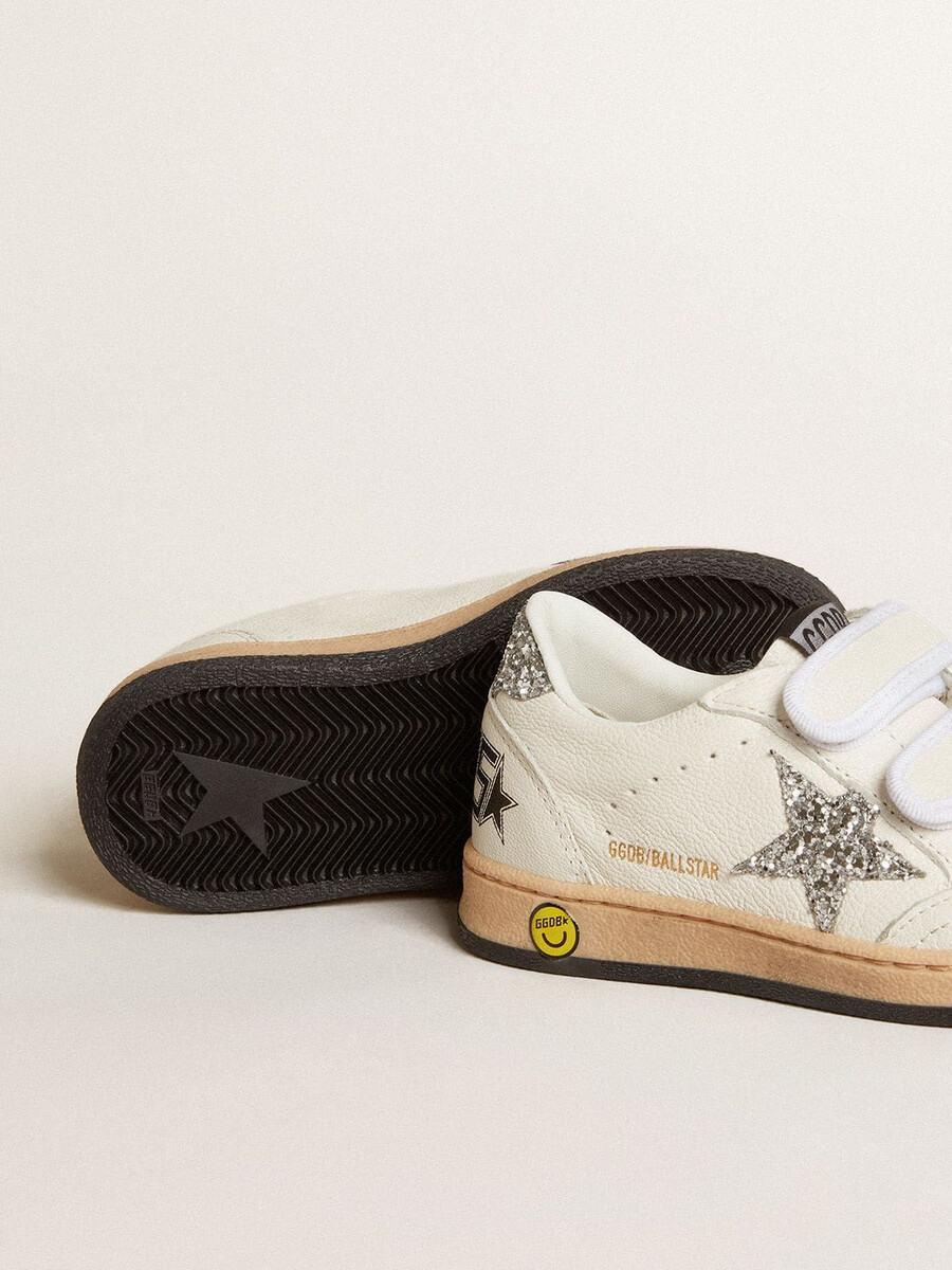 young ball star aus nappaleder mit silbernem glitzerstern und fersenlasche