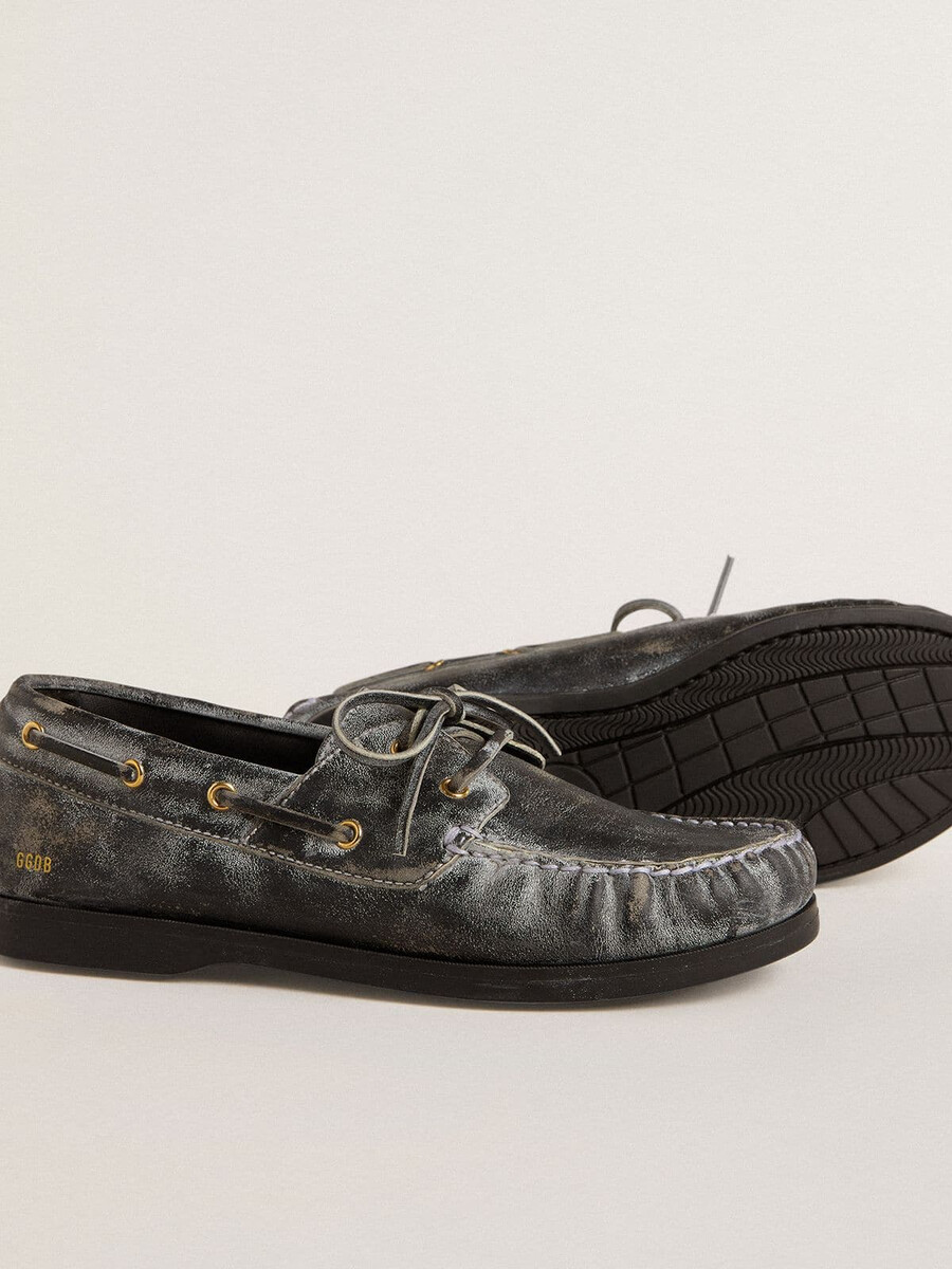 young cruise loafer aus schwarzem abgenutztem leder