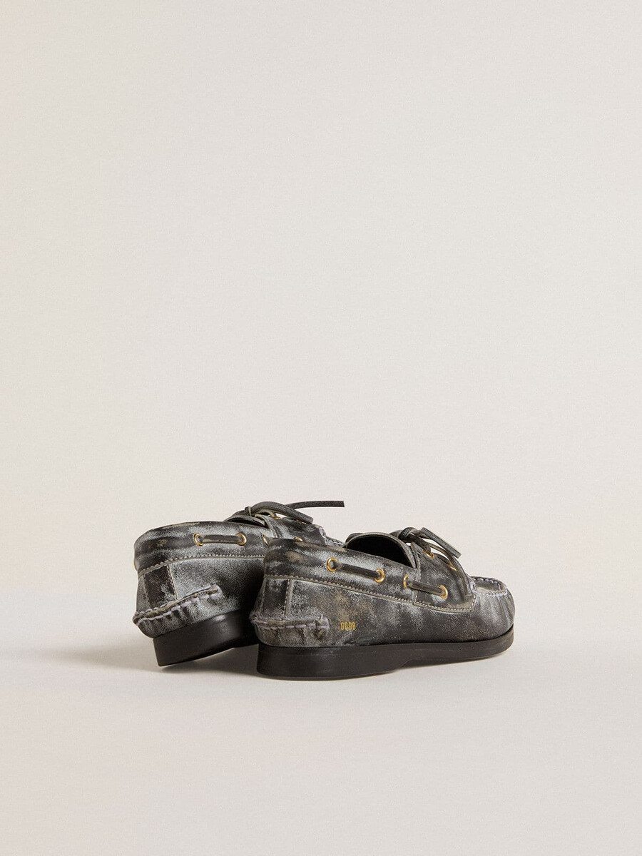 young cruise loafer aus schwarzem abgenutztem leder