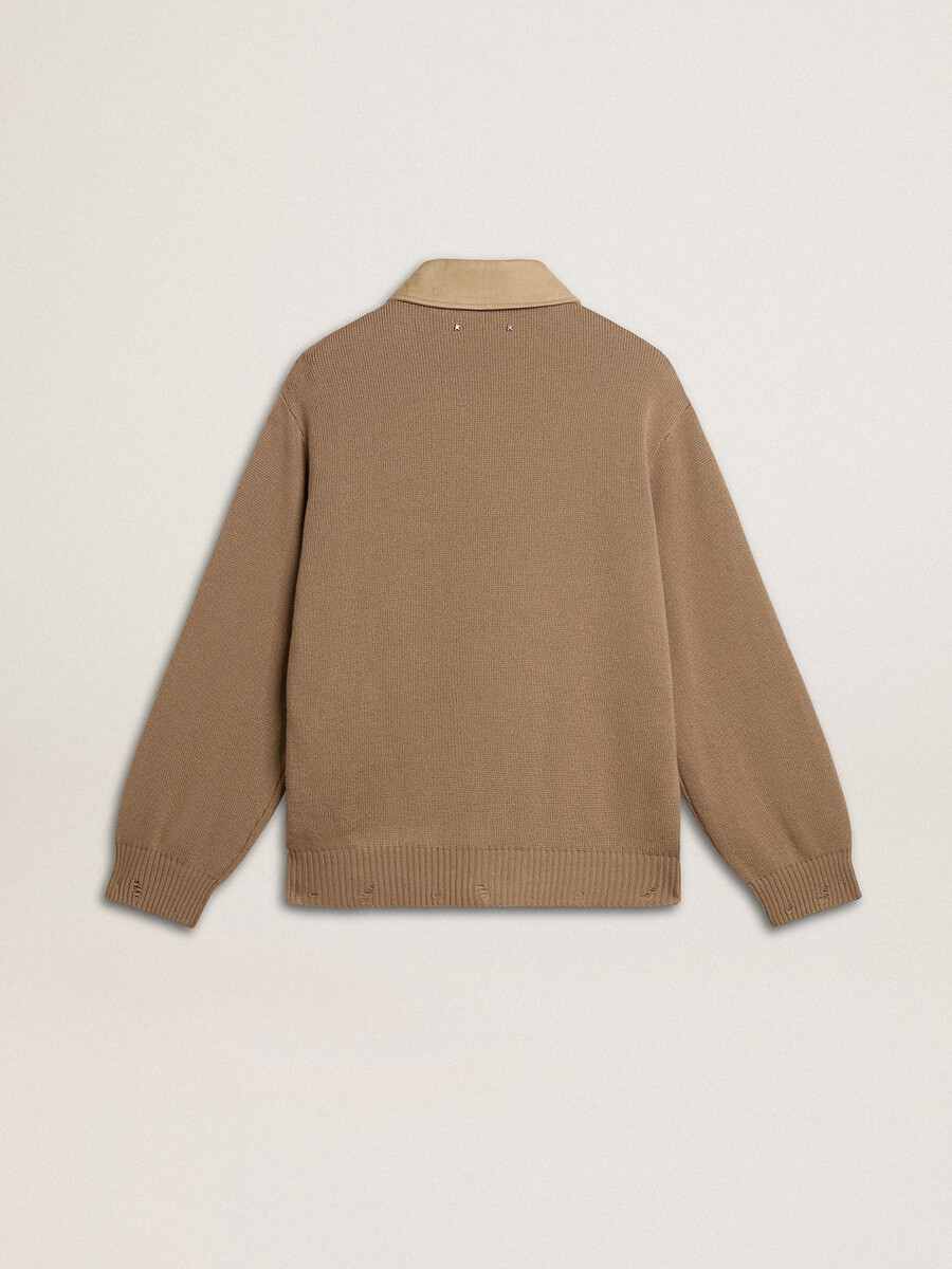 herrenjacke aus travertinfarbenem nubukleder mit Ärmeln und rücken aus wollmischgewebe.