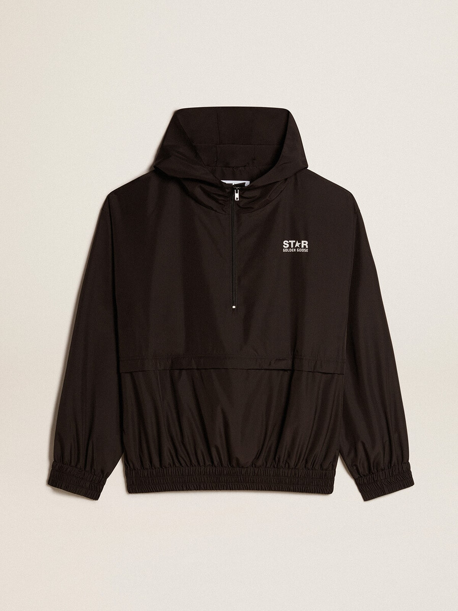 schwarze windjacke mit kapuze