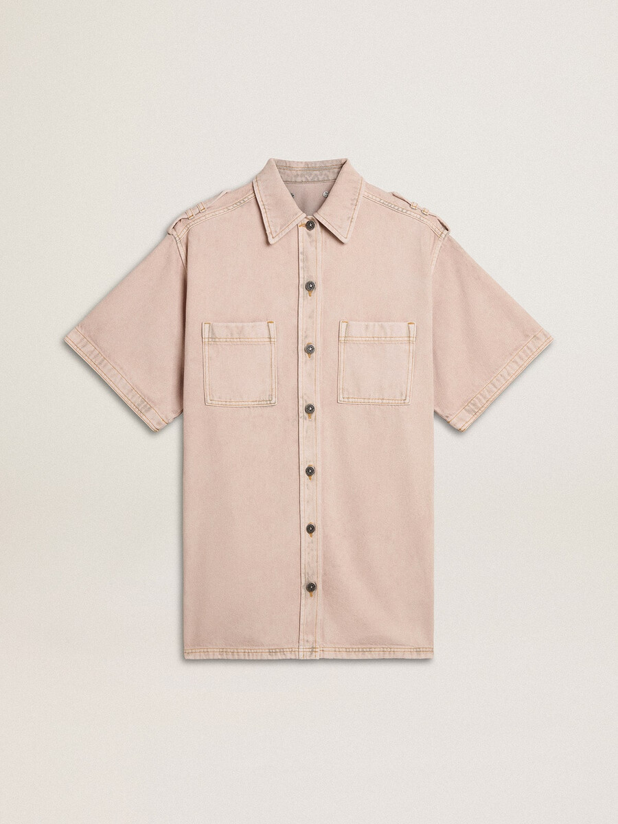 damen-jeanshemd in oversize-passform rosa gefärbt