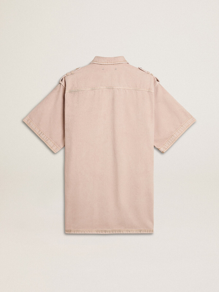 damen-jeanshemd in oversize-passform rosa gefärbt