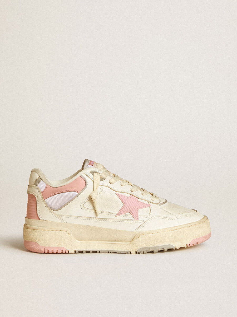 forty2 herrenschuh mit rosa stern und weißer leder-fersenlasche