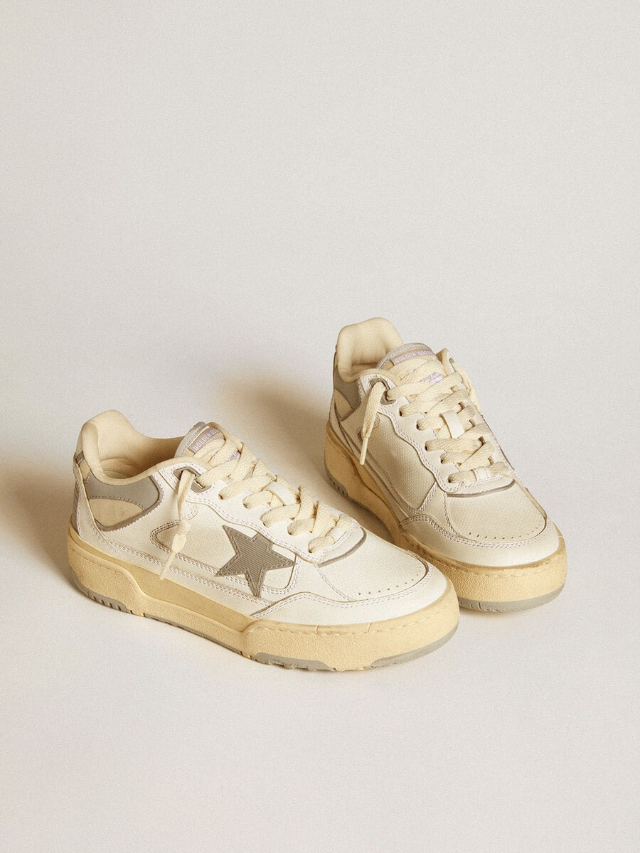 damenschuh forty2 mit grauem stern und weißer leder-fersenlasche