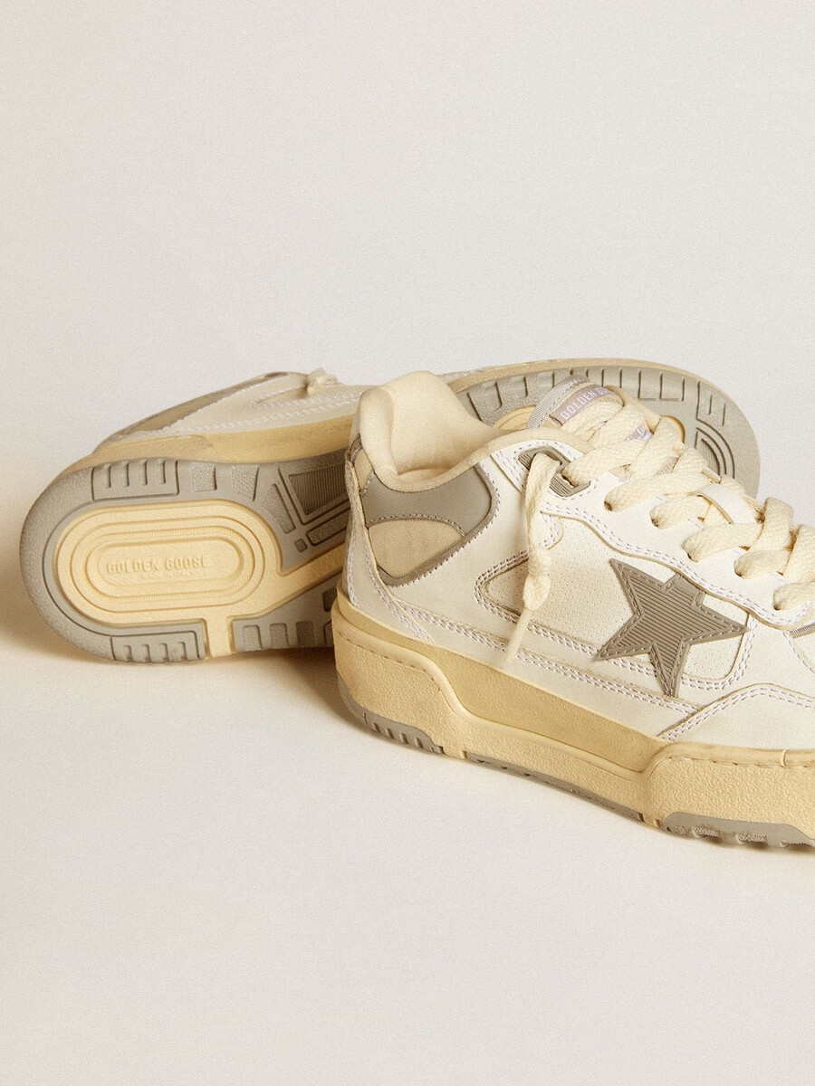 damenschuh forty2 mit grauem stern und weißer leder-fersenlasche
