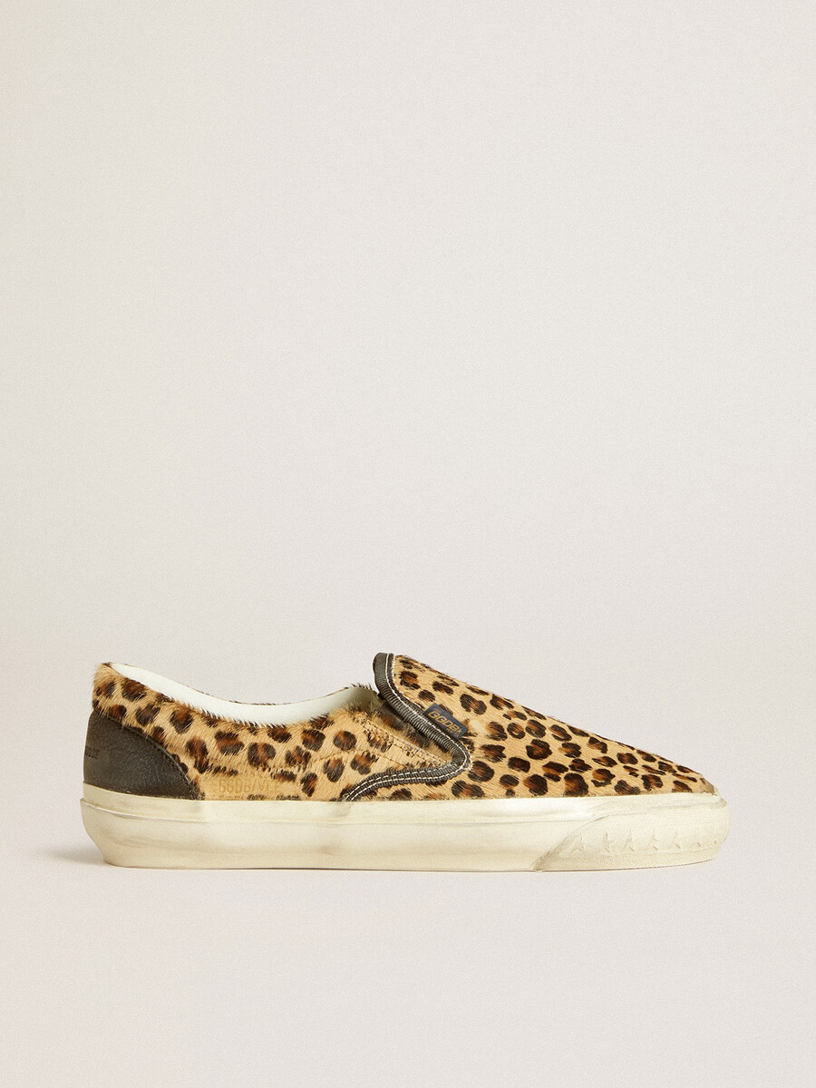 damen-pony-sandalen von vce modell penstar in leopardenmuster mit schwarzer leder-fersenlasche.
