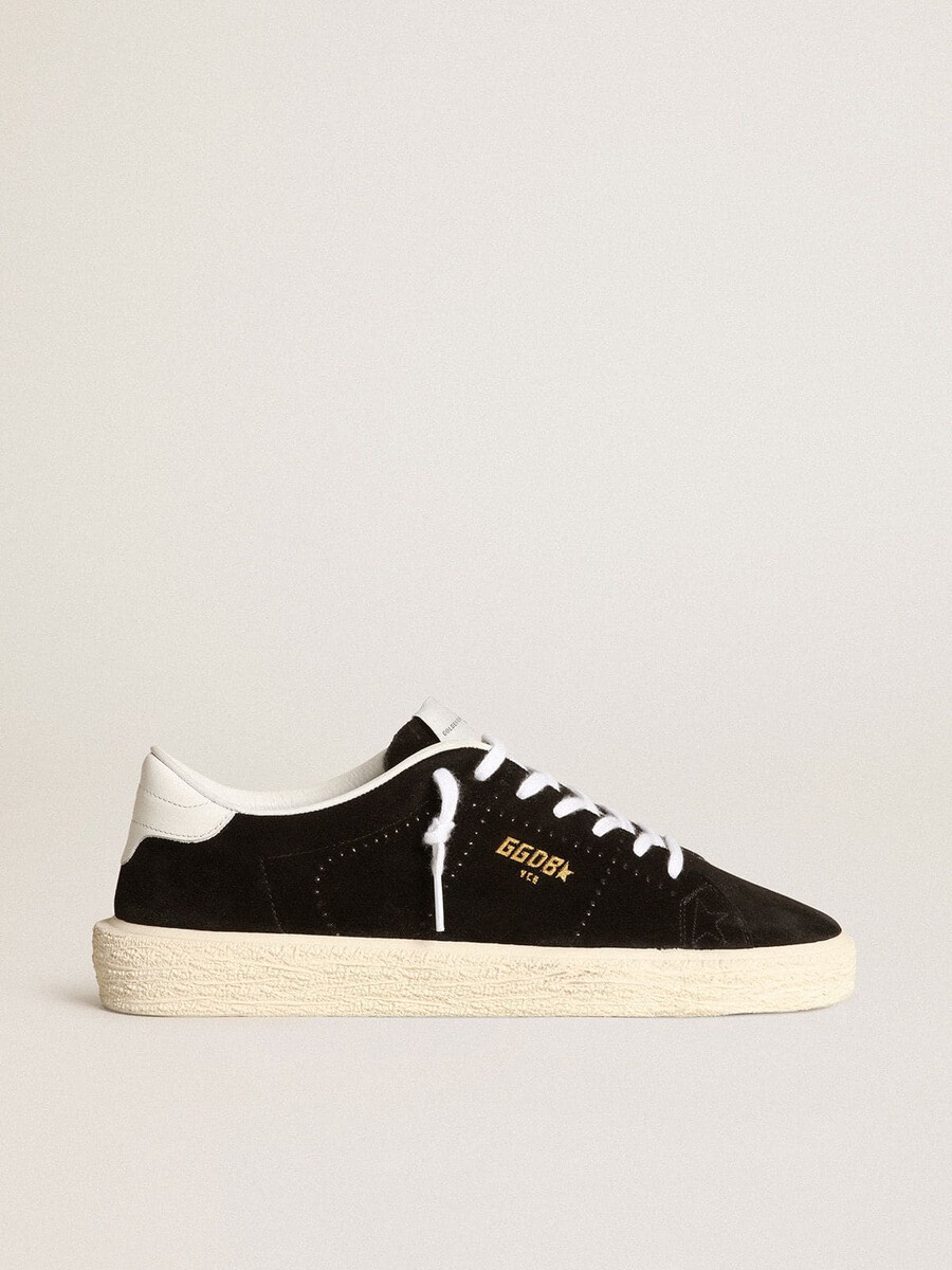 damen-tennisschuhe aus schwarzem wildleder mit weißer leder-fersenlasche