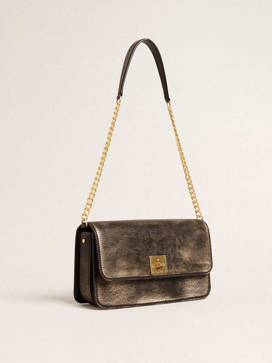 gioia tasche aus schwarzem vintage-leder mit goldenen details