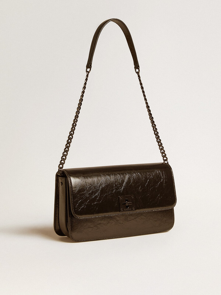 gioia tasche aus schwarzem glänzendem leder mit metalldetails