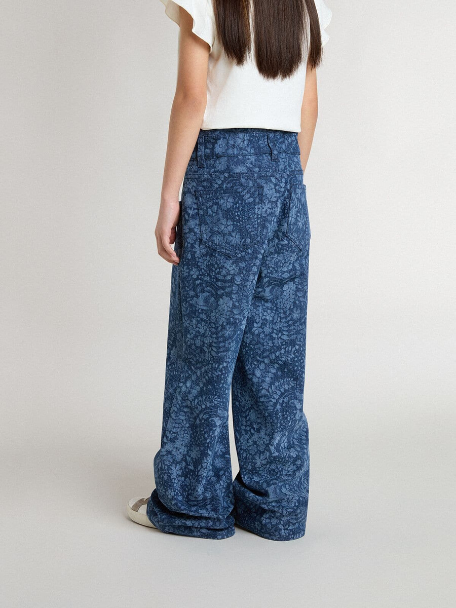 mädchenjeans mittelgroß gewaschen weit geschnitten mit print