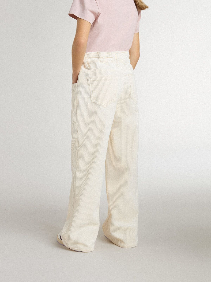 mädchenhose in creme mit weitem rippstrick und stickerei